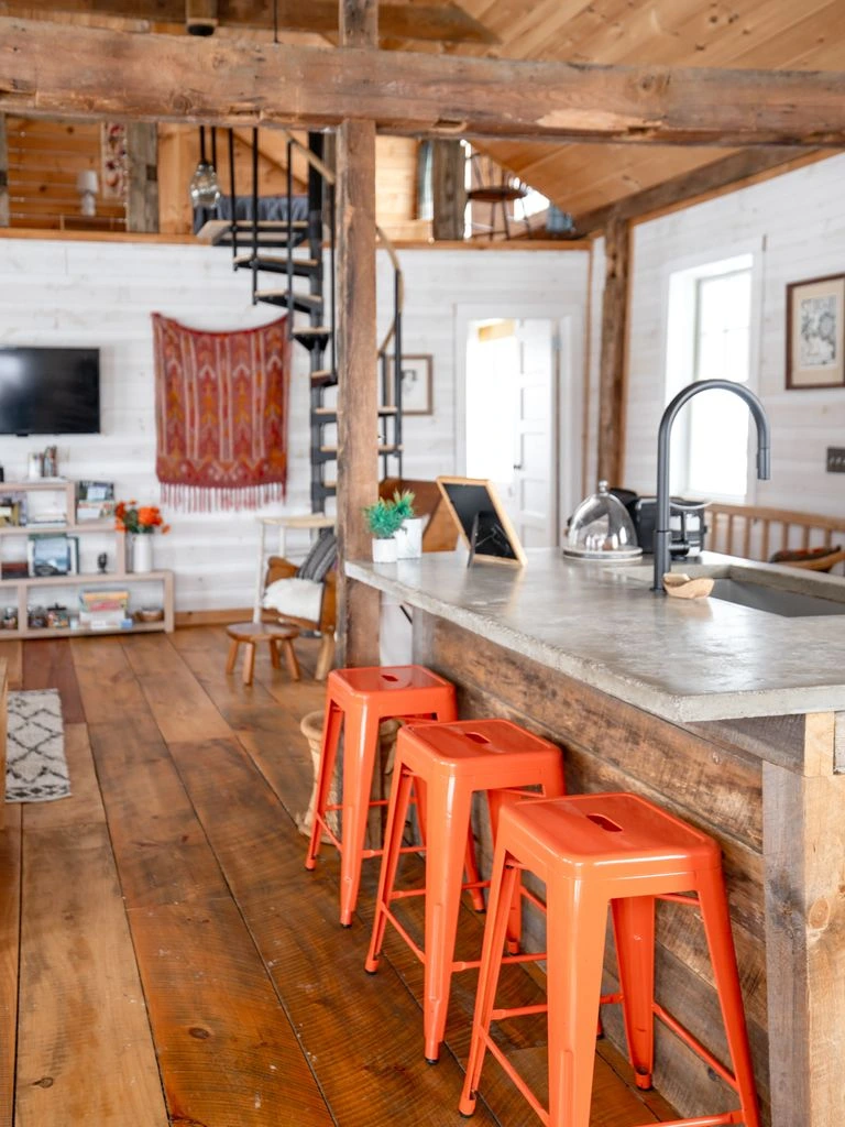 An unfussy, well-styled kitchen.